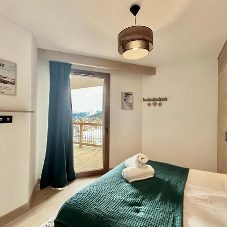 Coup De Coeur Aux Pieds Avec Piscine, Spa, Et Fitness