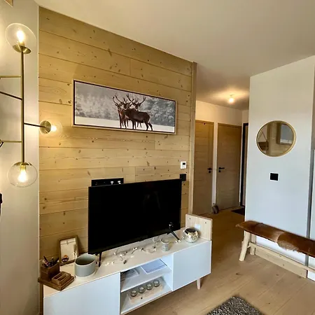 Coup De Coeur Aux Pieds Avec Piscine, Spa, Et Fitness